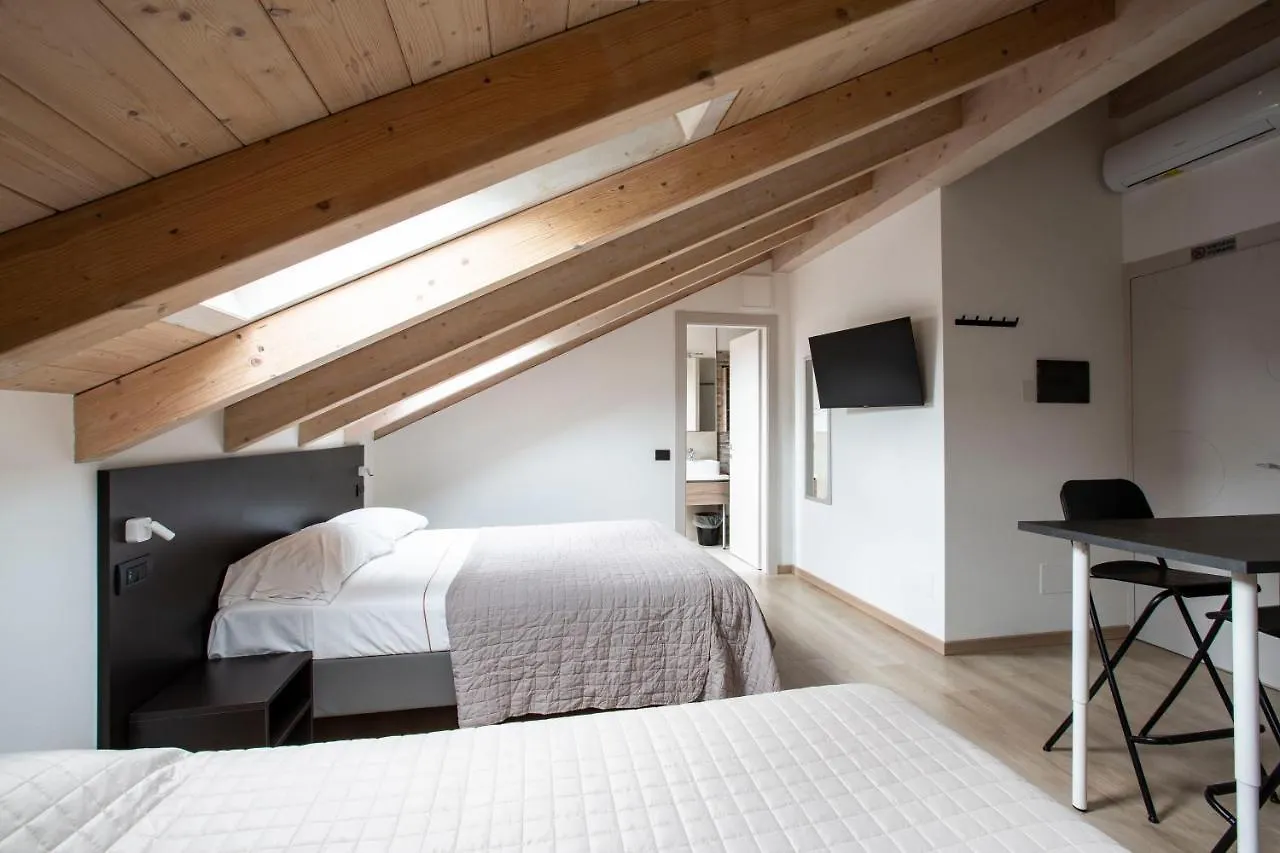 Il B&B Di Piazza Motta Albese Con Cassano 0*,  Italy