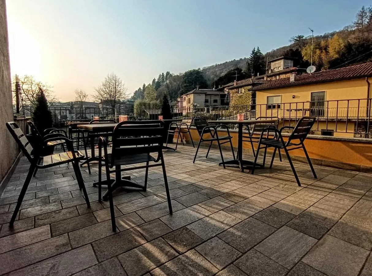 Il B&B Di Piazza Motta Albese Con Cassano 0*,  Italy