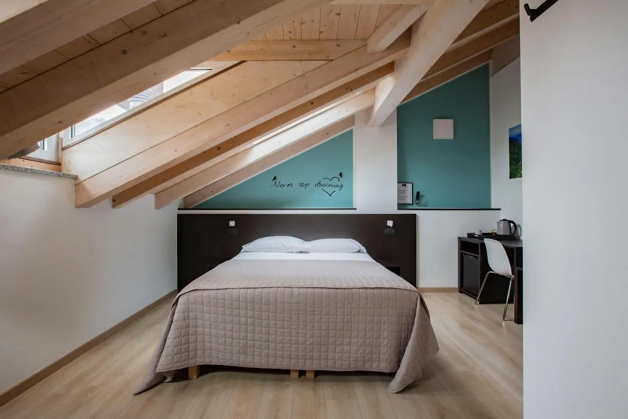 Il B&B Di Piazza Motta Albese Con Cassano 0*,  Italy