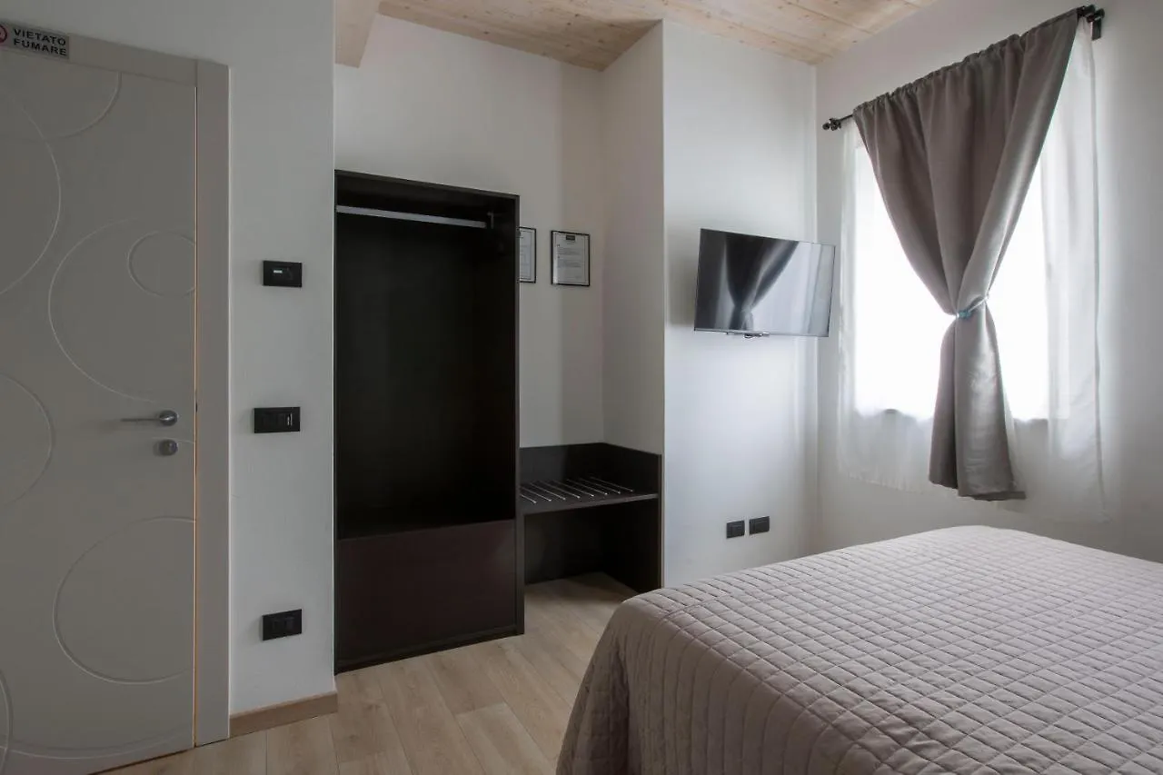 Il B&B Di Piazza Motta Albese Con Cassano Italy